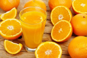 sốt xuất huyết nên ăn gì uống gì uống nước cam